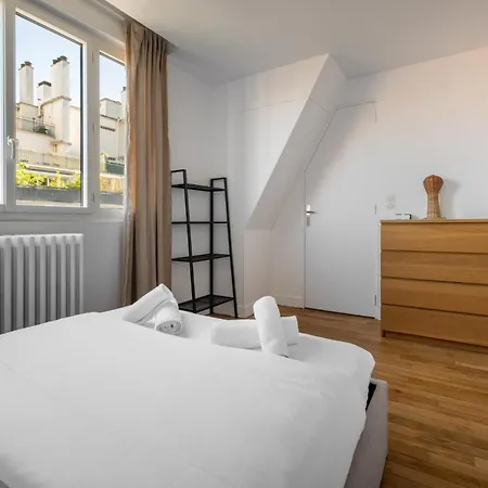 Bright 1bdr Retreat In 15th Parijs